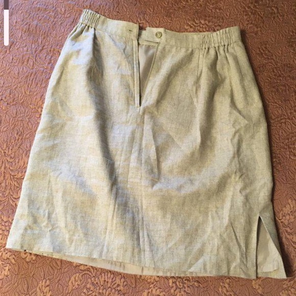 Linen High Waisted Skirt - Picture 3 of 4